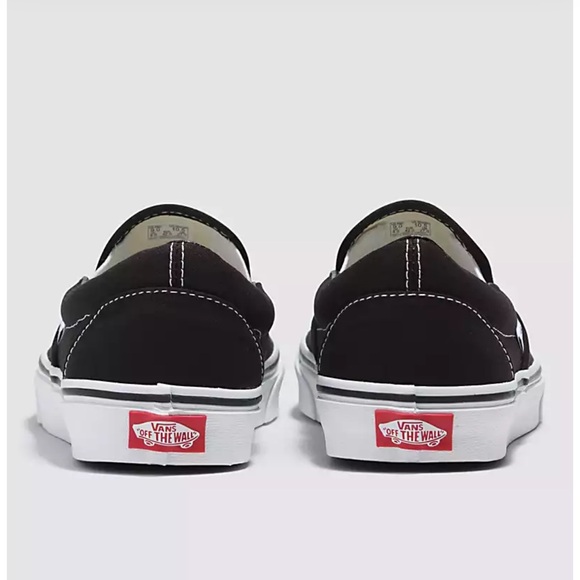 Vans WMNS Classic Slip-On Black
VN000EYEBLK
Sneakers - Picture 4 of 16